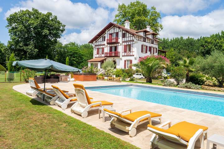 Apartamento para 16 personas, con jacuzzi y sauna además de piscina para niños y jardín en Soustons