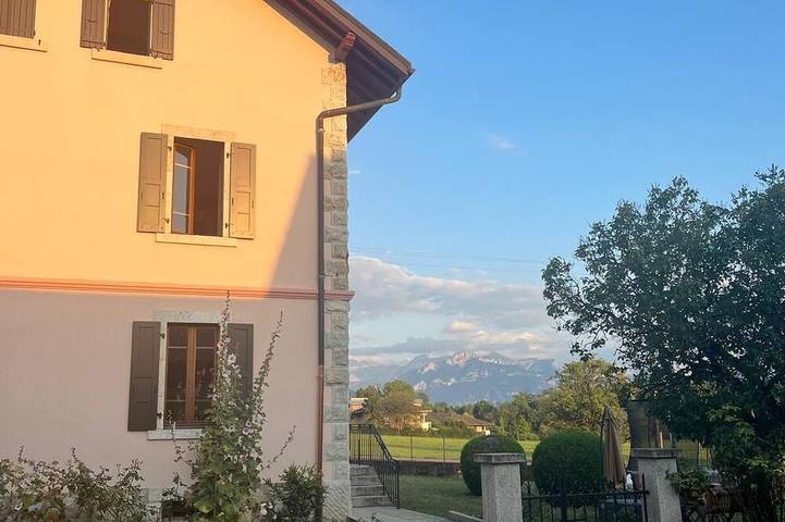 Location de vacances pour 6 personnes, avec Balcon ainsi que Jardin et Piscine à Nangy
