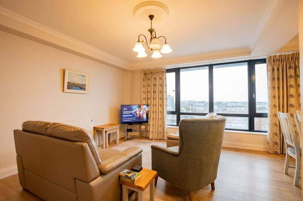 Entire apartment, Penthouse with Harbour and Panoramic Water Views. in Eyre Square, Galway