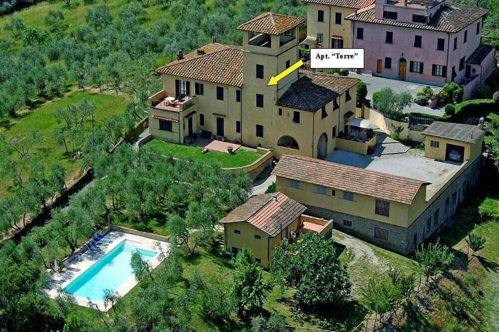 Ganze Wohnung, La Torre - Apartment in Villa from the early 1900s in Signa, Prato Provinz