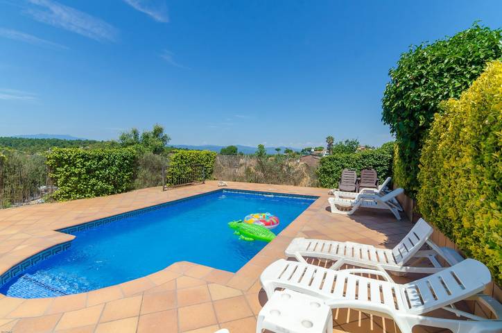 Casa rural para 12 personas, con jardín, Se admiten mascotas en Massanet de la Selva - 2