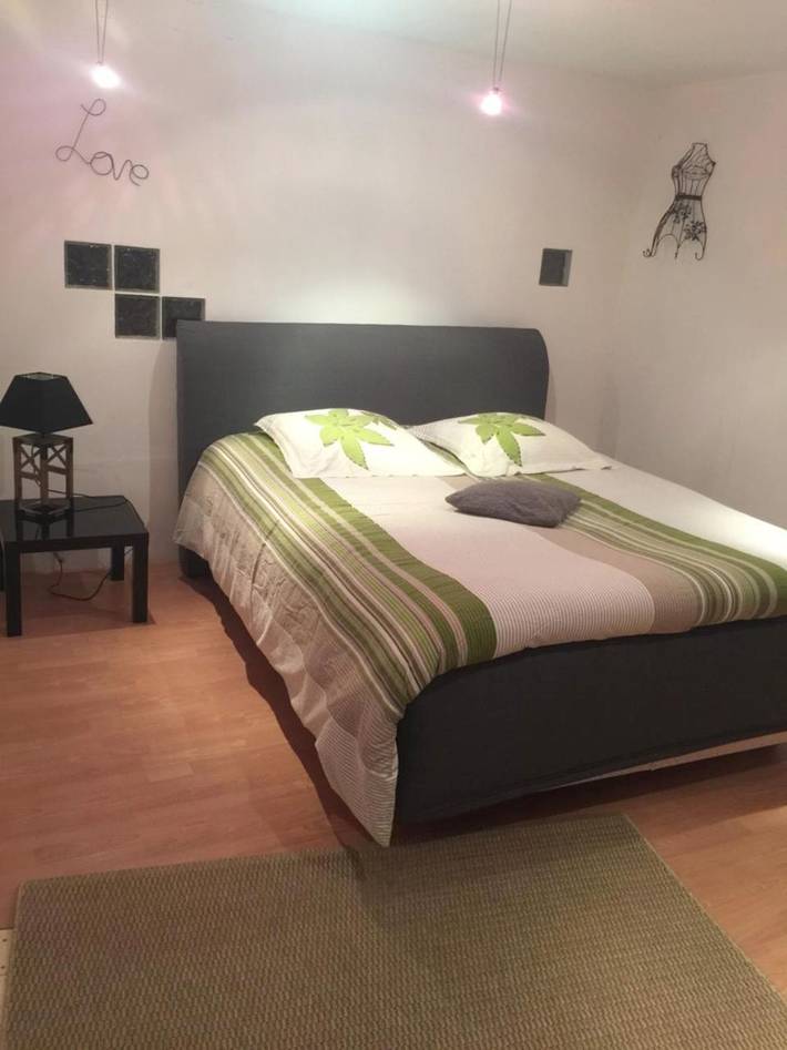 Location de vacances pour 4 personnes, avec vue et terrasse à Volonne - 2