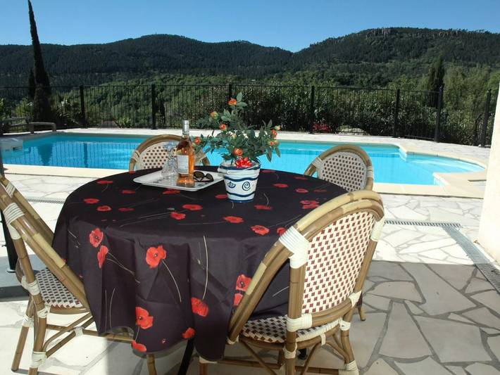 Location de vacances pour 5 personnes, avec piscine et jardin à Bagnols-en-Forêt - 2