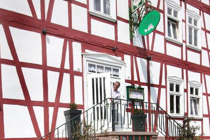 Ganze Wohnung, Gemütliche Doppelzimmer, 15qm mit eigenem Bad in Habichtswald, Landkreis Kassel