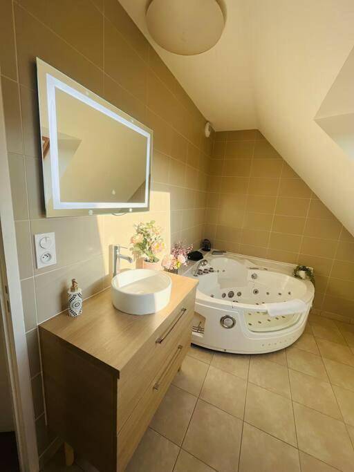 Location de vacances pour 8 personnes, avec vue et jardin dans Mesnil-Roc'h - 4