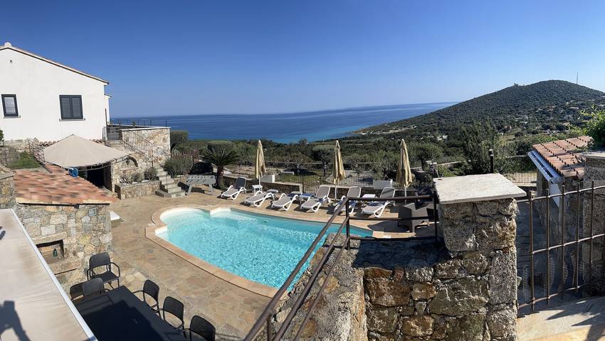 Casa vacanza per 10 persone, con terrazza e piscina nonché giardino in Corbara
