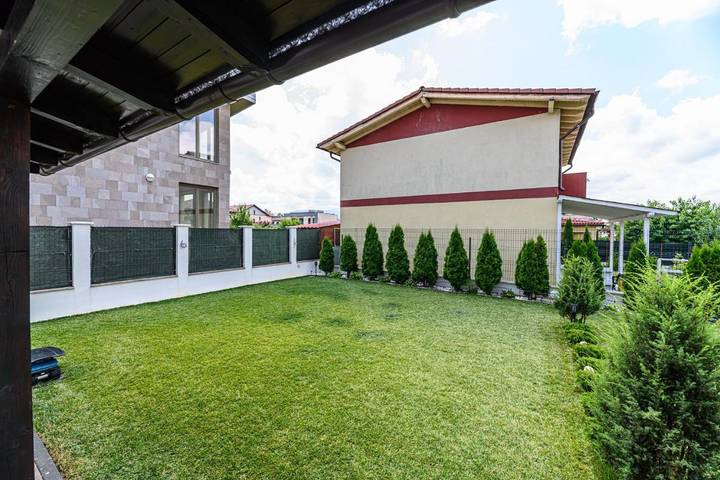 Villa pour 8 personnes, avec Balcon et Terrasse ainsi que Jardin et Vue en Roumanie - 4