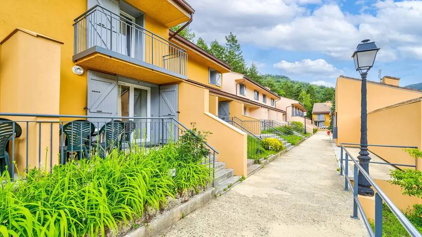 Gîte pour 5 personnes, avec piscine et terrasse à Guillaumes