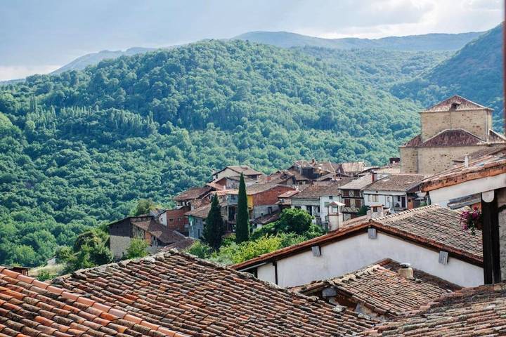 Apartamento para 10 personas, con Balcón además de Terraza y Vistas en Mogarraz