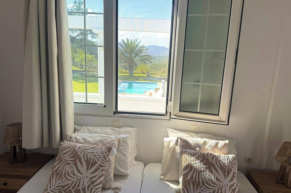 Familien-Villa mit privatem Pool-Parkplatz, erholsame Lage, 3km vom Strand in Archangelos, Kolympia