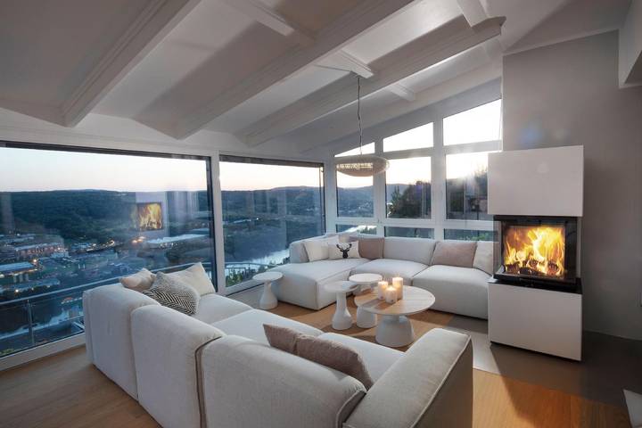 Vakantiehuis voor 22 personen, with terras and zwembad as well as tuin and uitzicht, met huisdier aan de Moezel