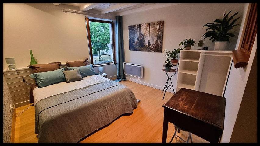 Maison d’hôte pour 2 personnes, avec jardin et piscine ainsi que terrasse et vue
