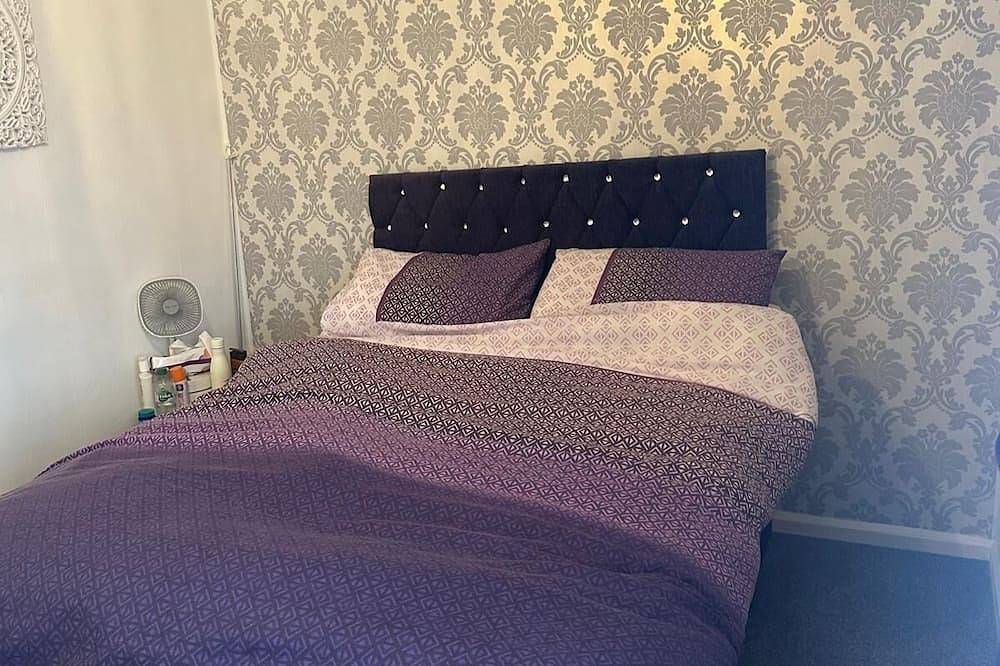 Cosy room in a beautiful country homeof historic Colchester, Uk in Colchester, Essex