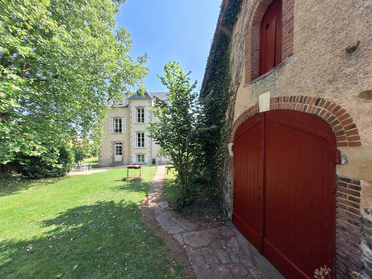Manoir au charme historique dans le bocage vendéen in Montournais, Fontenay-le-Comte