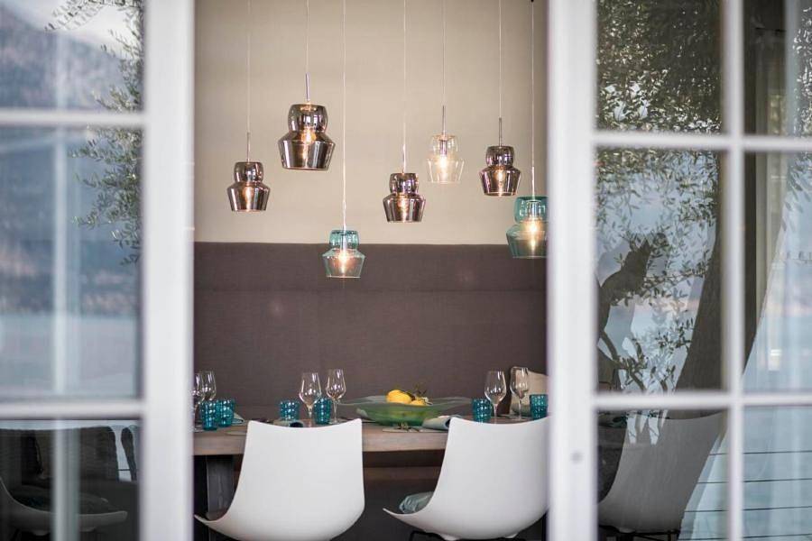 Luxusvilla am Gardasee mit privatem Badesteg in Castelletto di Brenzone, Brenzone