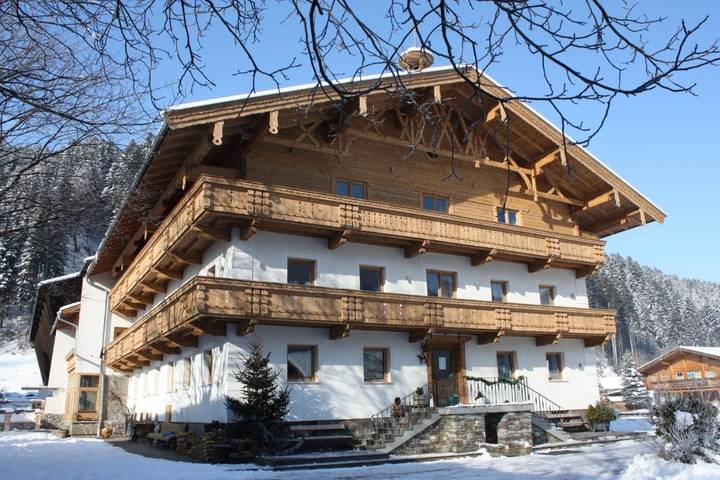 BnB für 4 Personen, mit Terrasse und Garten sowie Kinderpool und Pool in Fügen