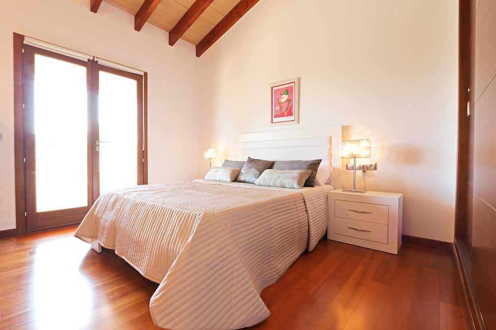 Geräumig, hochwertig, Terrasse, Pool, Garten, Familienfreundlich, Zentral, Wifi in Ariany, Mallorca Inselmitte