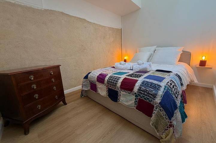 12th-century chapel with terrace & fireplace - sleeps 8 in Josselin, Pontivy und Umgebung