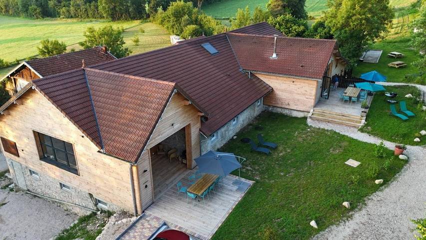 Location de vacances pour 14 personnes, avec jardin et vue à Clairvaux-les-Lacs - 3