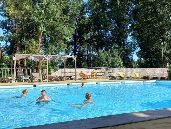 Camping für 2 Personen, mit Terrasse und Pool in Drôme