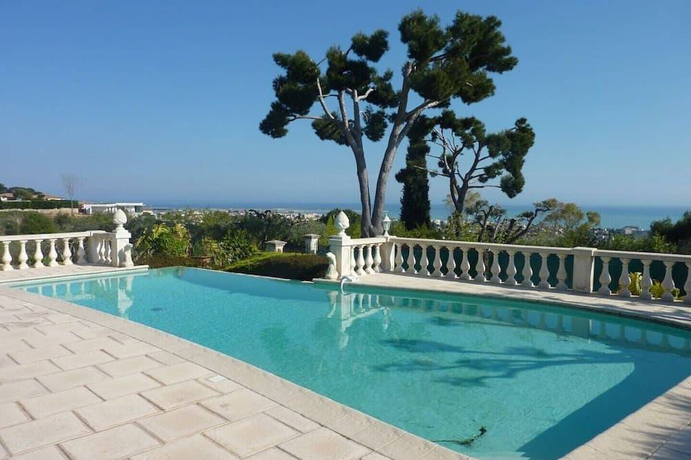 Entire apartment, Panoramic Sea View - Pool - Quiet in Cagnes-sur-Mer, Cannes region