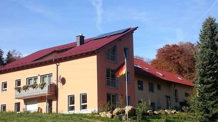 Ferienwohnung für 3 Personen, mit Balkon und Terrasse sowie Garten und Sauna