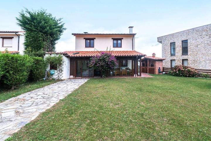 Casa rural para 8 personas, con Terraza además de Jardín y Vistas en Ovio