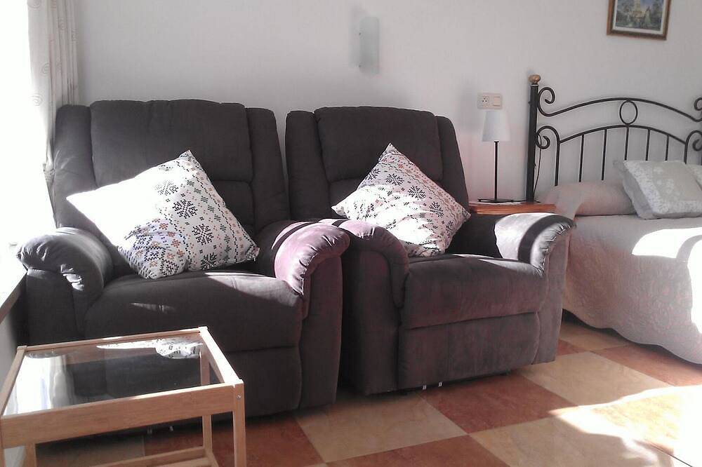Entire apartment, Dream holiday in Carihuela in Montemar Torremolinos, Torremolinos
