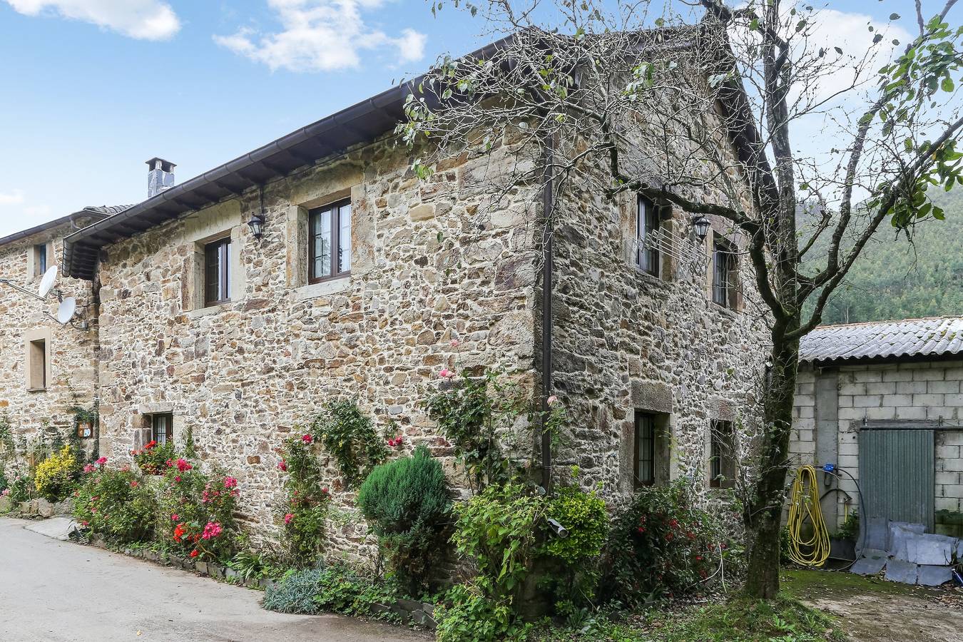 Maison spacieuse avec jacuzzi, vue sur la montagne et proche de Tineo in Tineo, Côte Cantabrique