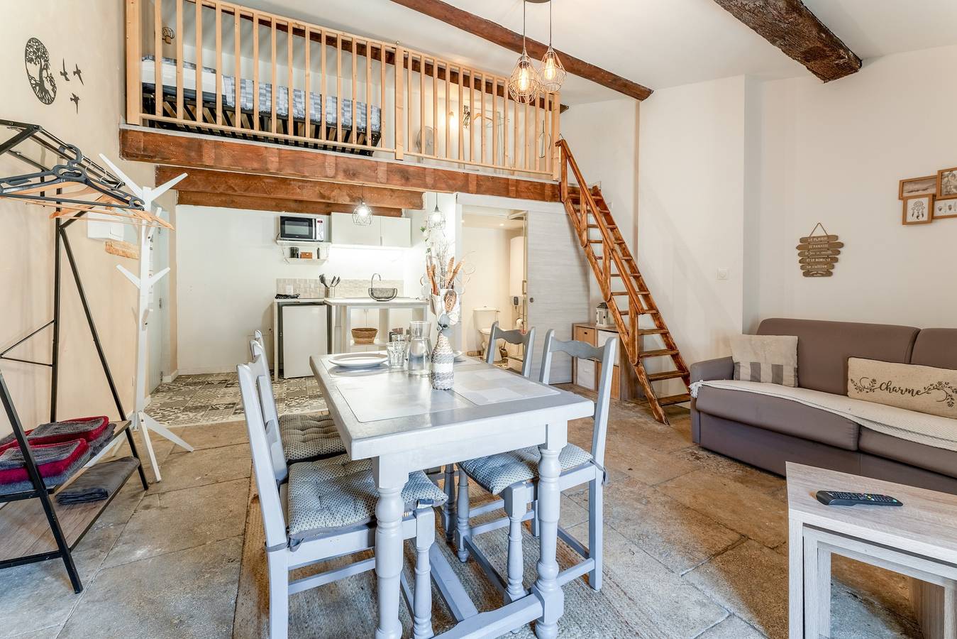 Appartement entier, Appartement 'Cocoon Cosy Cœur de Beaucaire - 4' avec Wi-Fi in Beaucaire, Région de Nîmes
