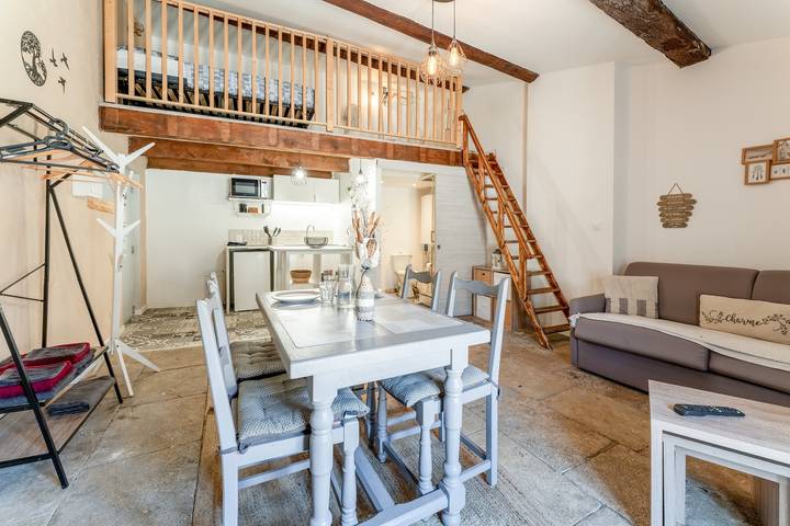 Hel lejlighed, Cozy Apartment in the Heart of Beaucaire – Sleeps 2 to 4 in Beaucaire, Nimes Området