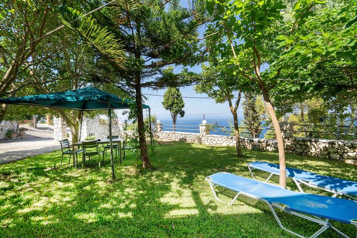 Entire apartment, Apartment 'Rania-2' with Sea View, Wi-Fi and Air Conditioning in Kefalonia