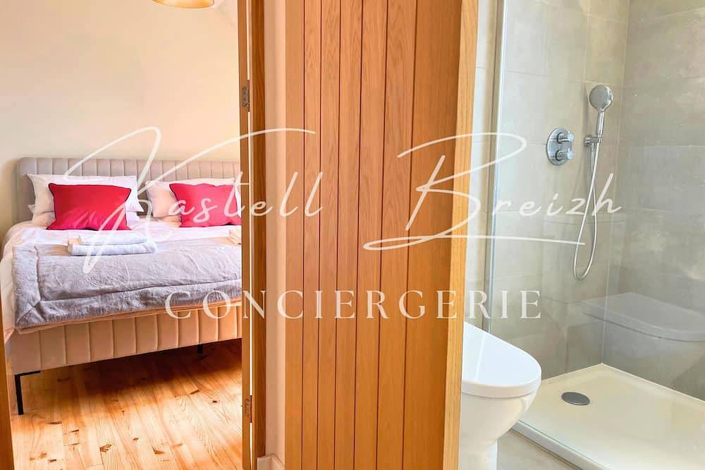 Maïe Bail's house and garden in Ploumagoar, Guingamp Region