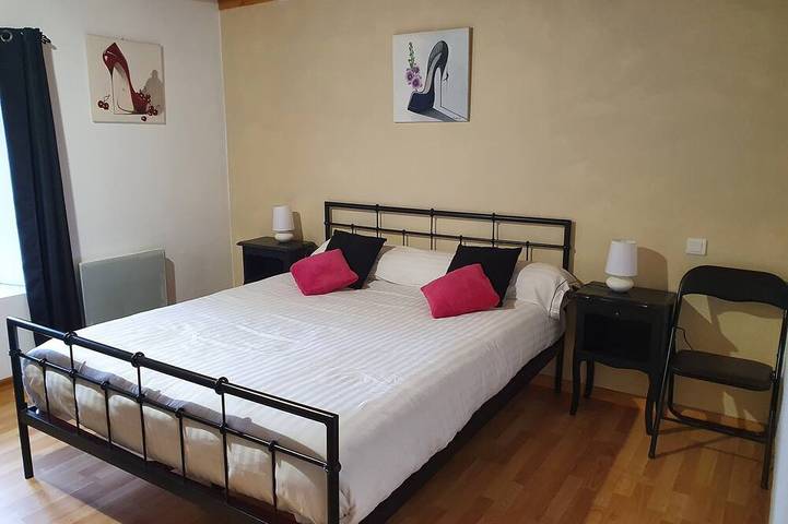 Gîte pour 14 personnes, avec terrasse à Saint-Privat-du-Dragon - 3