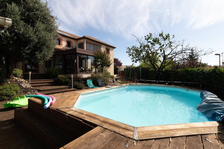 Casa de vacaciones para 10 personas, con piscina además de terraza y jardín - 1