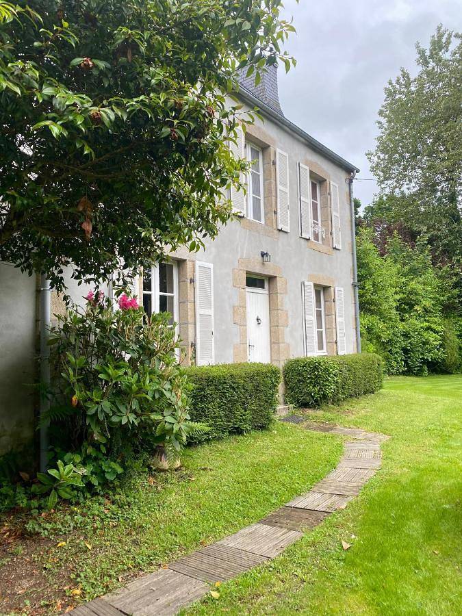 Location de vacances pour 6 personnes, avec Terrasse ainsi que Jardin et Vue à Lanvellec