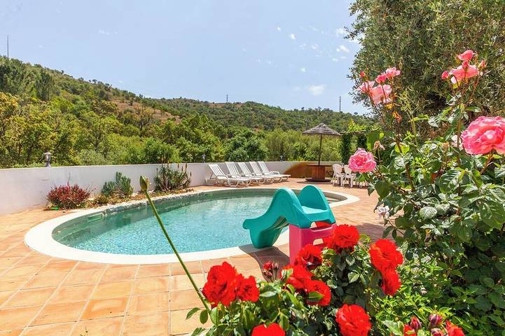 Location de vacances pour 14 personnes, avec jardin et terrasse dans Marmelete