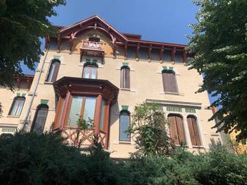 Gîte pour 2 personnes, avec jardin et piscine ainsi que vue et balcon à Thizy-les-Bourgs