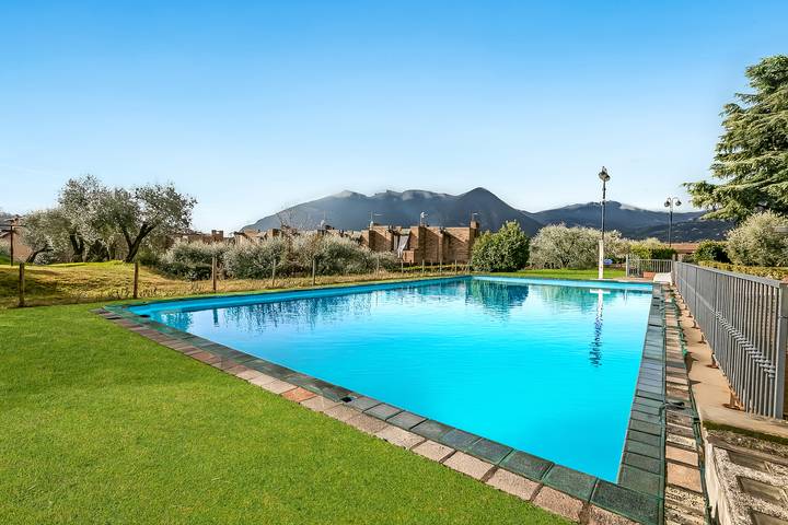 Gîte pour 4 personnes, avec piscine et balcon, animaux acceptés à Monte Isola