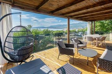 Camping für 6 Personen, mit Ausblick und Pool sowie Terrasse in Klenovica