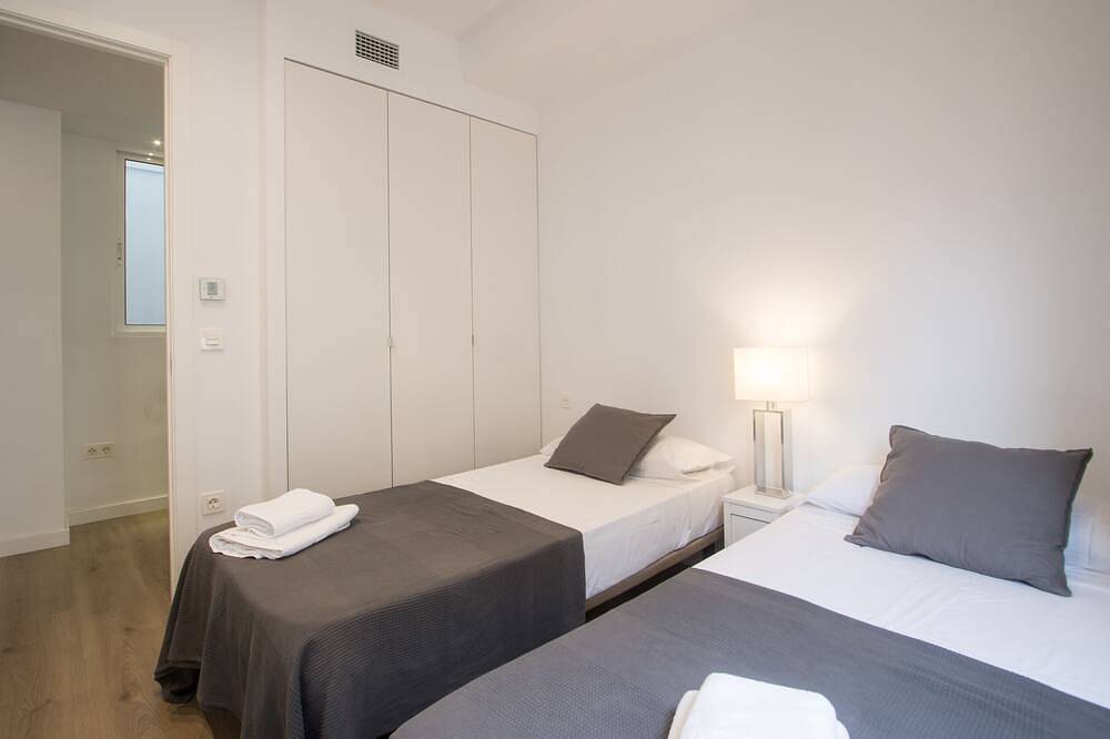 Apartamento entero, * Nuevo en Ha * Hermoso apartamento con aire acondicionado, a 4 minutos de la playa, en el centro de la ciudad. in El Barrio, Alicante