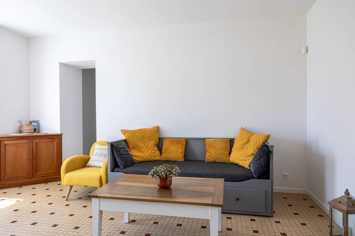 Apartment 'Au Milieu Des Vignes' with Private Terrace, Private Garden and Wi-Fi in Château-Thébaud, Nantes region