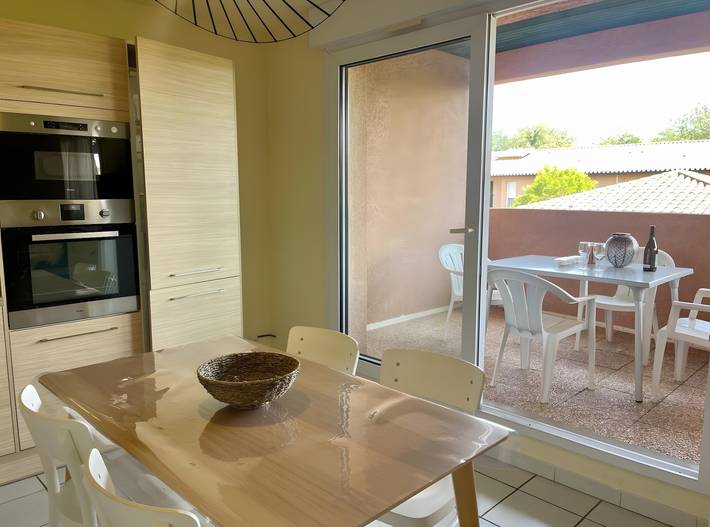 Apartamento entero, Bonito apartamento en residencia con piscina, terraza y aire acondicionado in Saint-Cyprien, Côte d'Améthyste