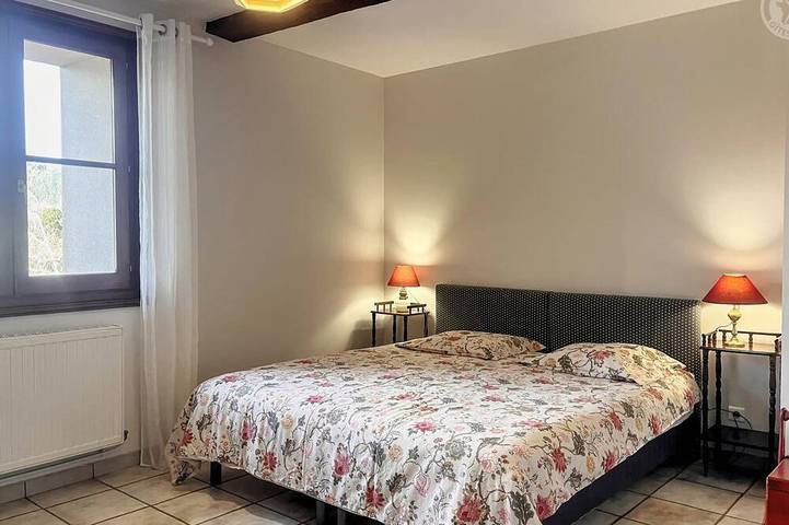 Gîte pour 6 personnes, avec piscine et jardin à Saint-Haon-le-Vieux - 3