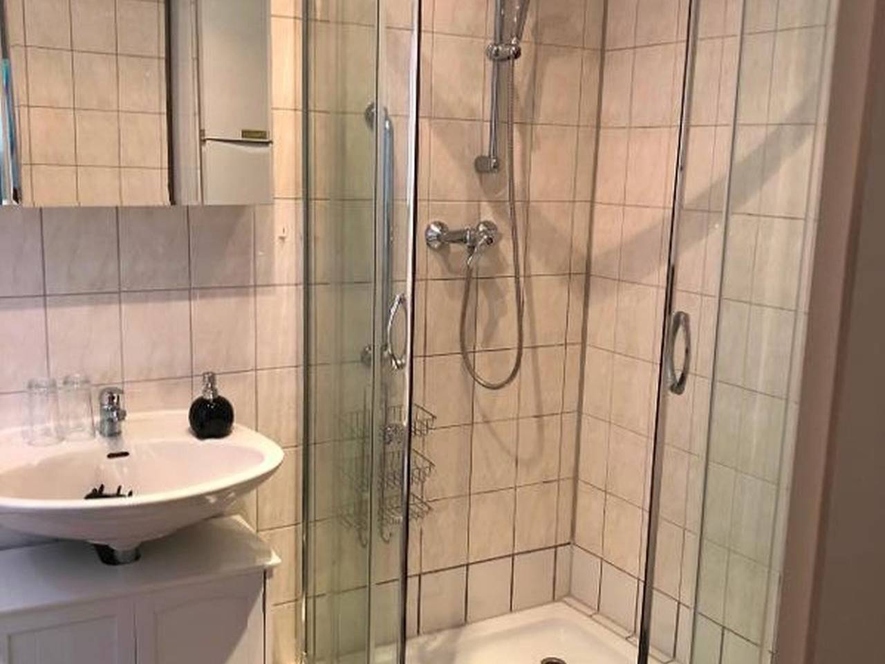 Entire apartment, Holiday Apartment (Ground Floor) for up to 2 Guests in Laatzen, Hanover Region