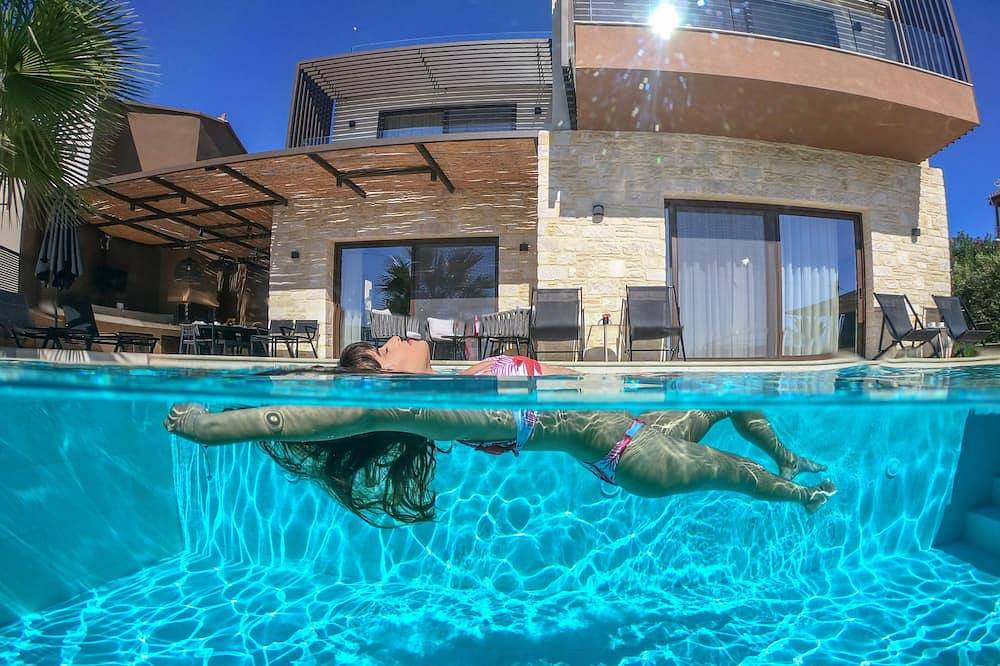 Almi-Cove Hill Top Villa Ii in Almyrida, Vámos