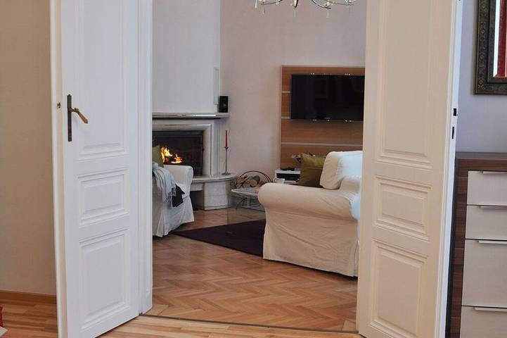 Ganze Wohnung, Herrlicher Grünblick, Pool & Garten, nahe Schönbrunn in Wien, Donau Niederösterreich
