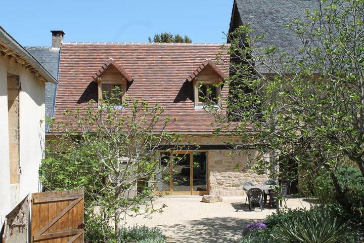 Location de vacances pour 5 personnes, avec piscine ainsi que terrasse et jardin à Ayen - 4