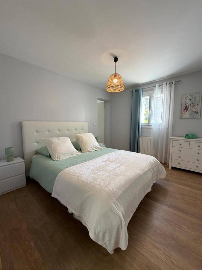 Gîte pour 3 personnes, avec Terrasse ainsi que Jardin et Piscine à Buanes