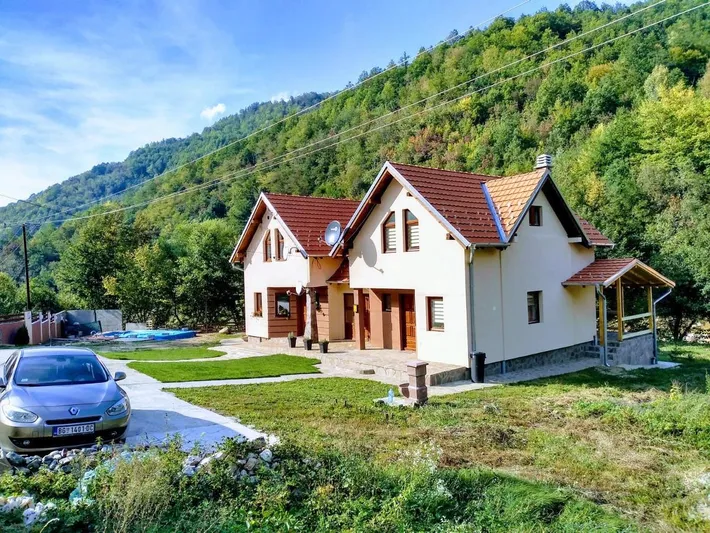 Chalet para 12 personas, con vistas y piscina además de jardín y piscina para niños - 1